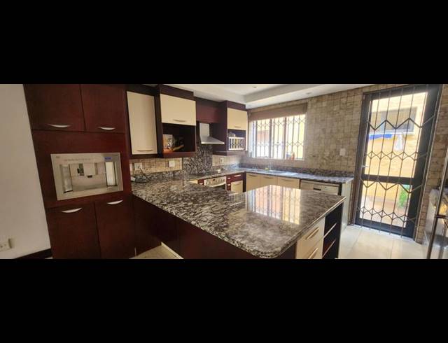 3 BEDROOM PROPERTY TO RENT IN BEDFORD GARDENS